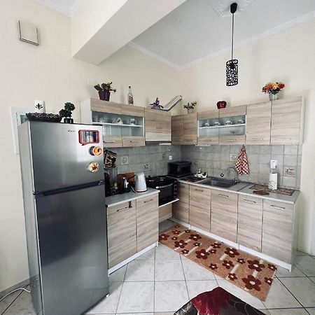 See And City Apartment Aigio Esterno foto