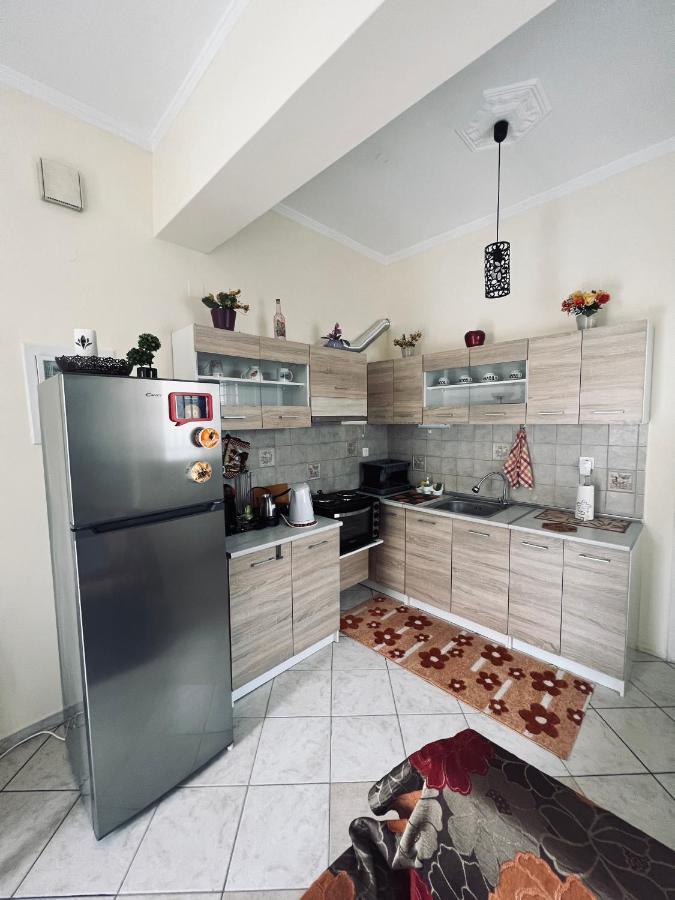 See And City Apartment Aigio Esterno foto