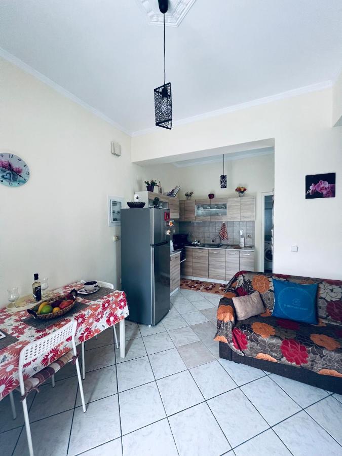 See And City Apartment Aigio Esterno foto