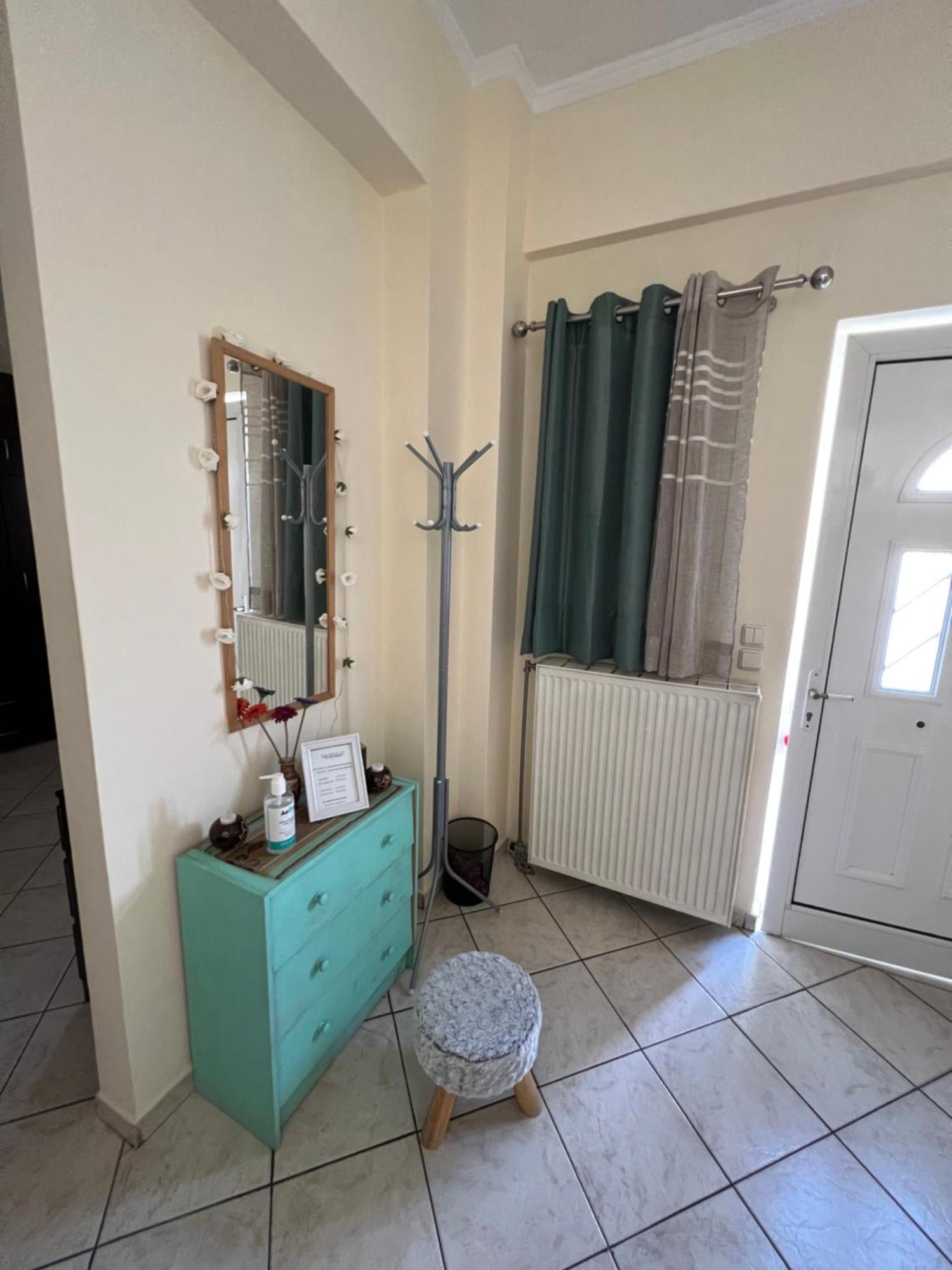 See And City Apartment Aigio Esterno foto