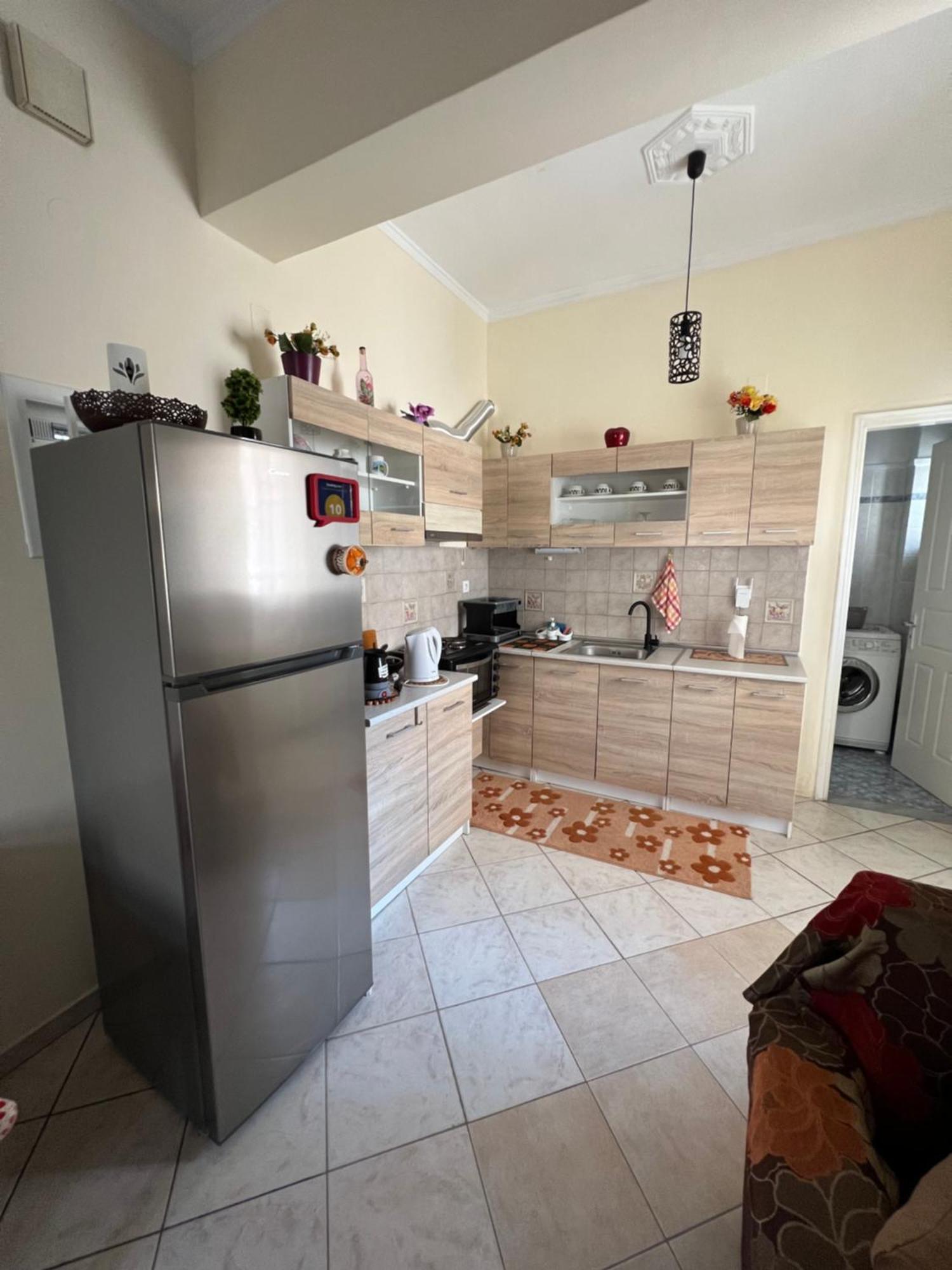 See And City Apartment Aigio Esterno foto