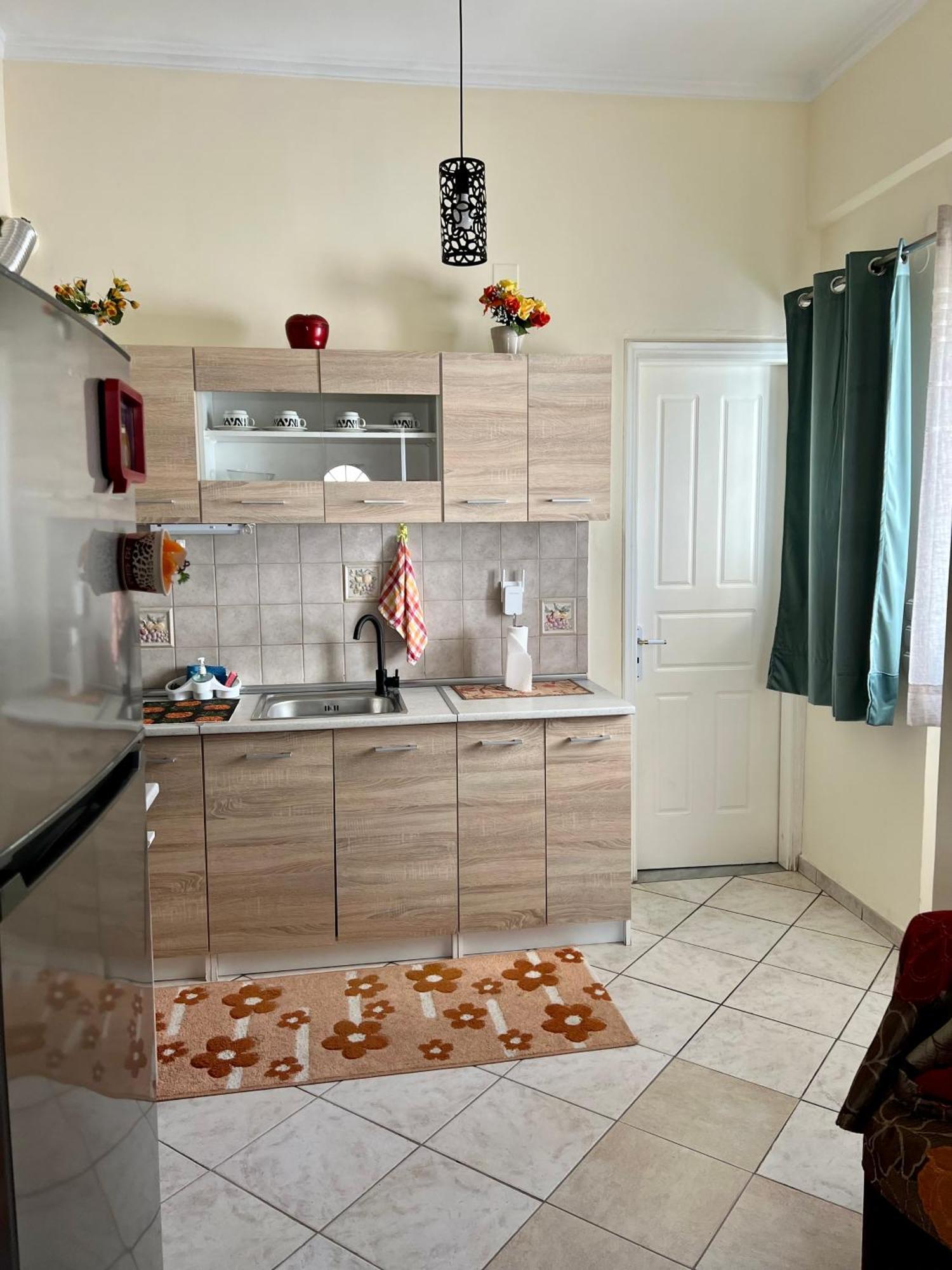 See And City Apartment Aigio Esterno foto