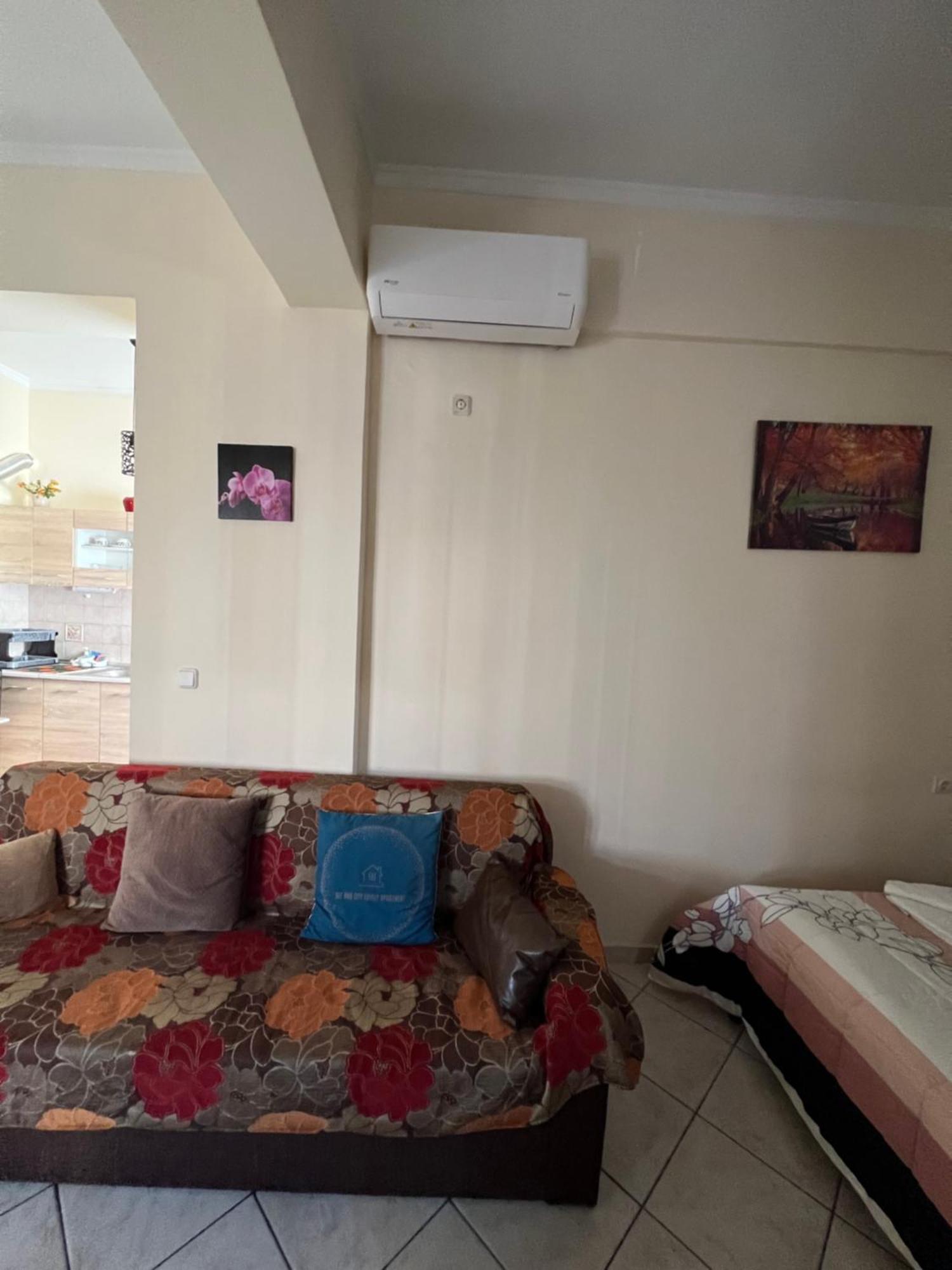 See And City Apartment Aigio Esterno foto