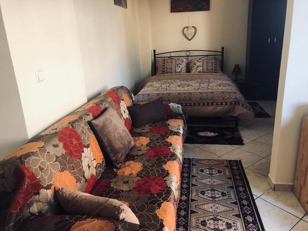 See And City Apartment Aigio Esterno foto